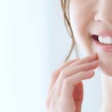歯を削らない治療！「貼る人工歯」4つのメリットと注意点を銀座の審美歯科医が解説
