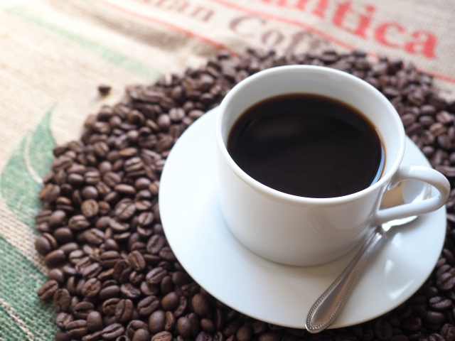 コーヒー好き必見!銀座の審美歯科が教える、歯の黄ばみを防ぎ「白さを守る」新習慣