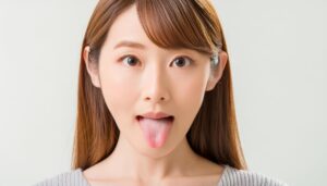 東京の審美歯科が解説する舌が黒い！黒毛舌7つの原因と歯科医推奨6つの治療・対処法