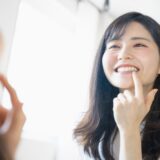 銀歯を白い歯にしたいあなたへ。保険と自費の違いは？銀座の専門医が全選択肢を徹底比較