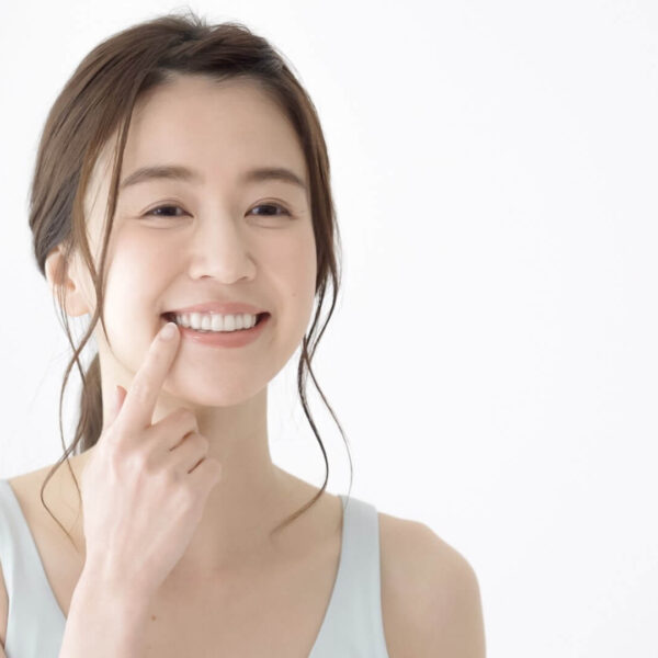その歯のくすみ、プロが磨き上げます。銀座の審美歯科で受ける、輝く歯のデンタルエステ「PMTC」
