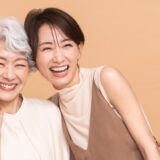 東京銀座の審美歯科で口元のエイジングケアについて相談する女性