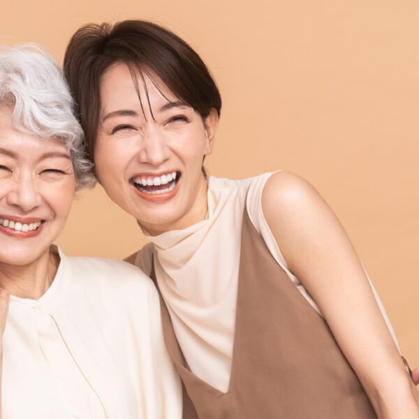 その老け顔、原因は歯と口元かも？銀座の専門医が教える、歯列矯正に頼らない最新オーラルエイジングケア