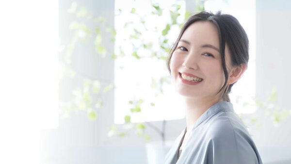 大人の歯並びは矯正一択じゃない。銀座の審美歯科が教える、あなたに最適な治療法