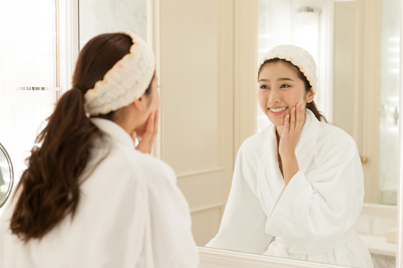 東京の審美歯科医が直伝する口元のたるみやほうれい線を内側から引き締める「美顔舌トレーニング