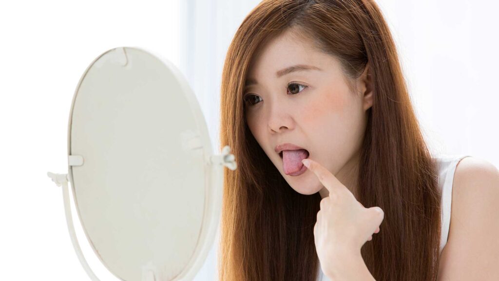 正しい舌の位置（スポット）を指し示す、口元