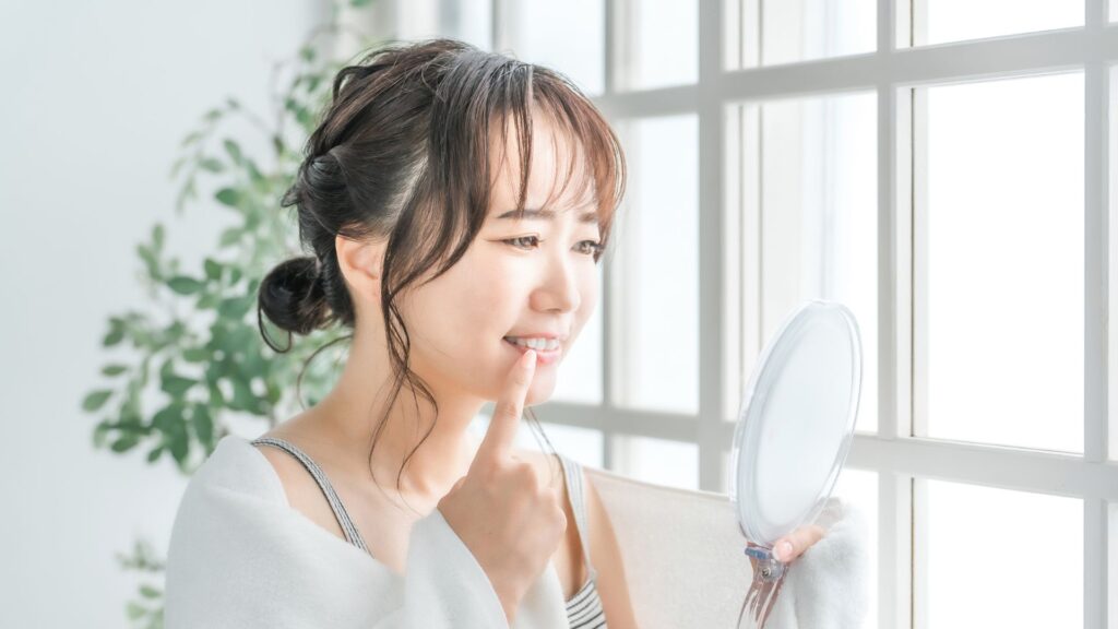 ご自身の歯の色を気にされている、東京・銀座の審美歯科に関心のある女性
