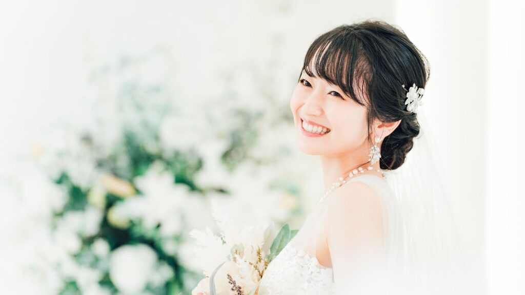 東京・銀座の美しいチャペルで、最高の笑顔を見せる花嫁