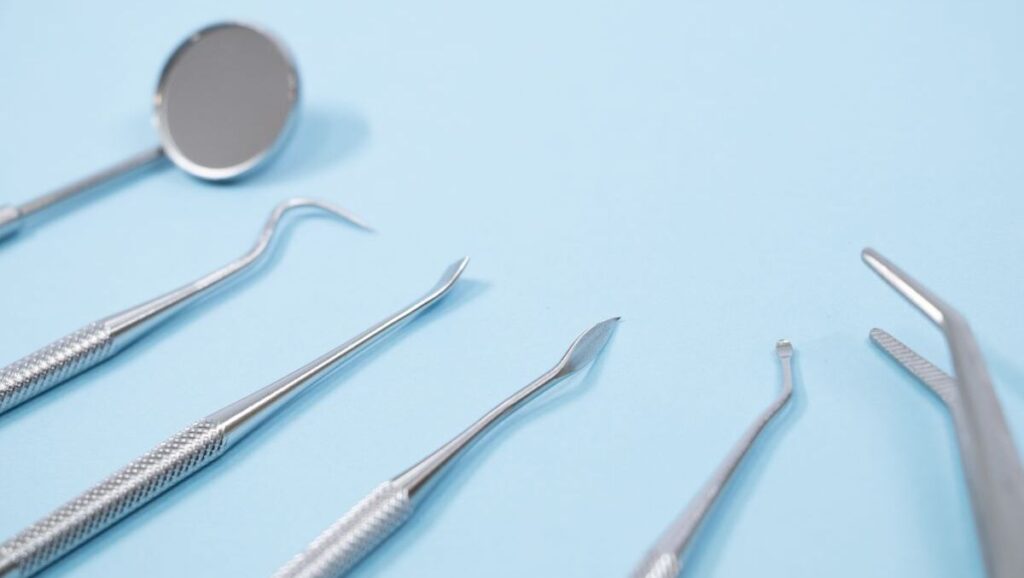 銀座の審美歯科が解説するダイレクトボンディングが持つ経年劣化など3つの主なデメリット