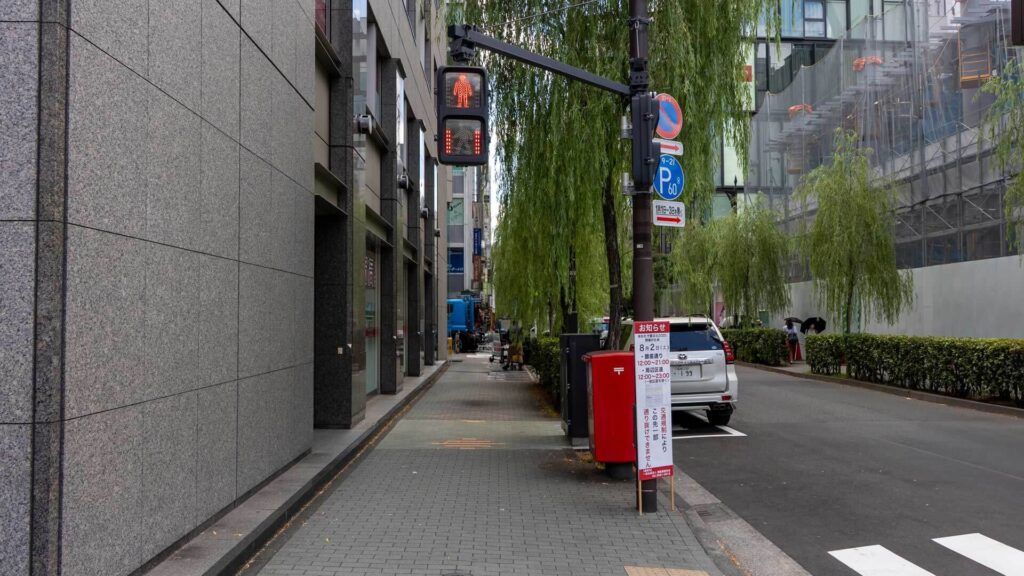 銀座ラミネートベニア専門クリニックプレジールへ向かう柳通りの風景