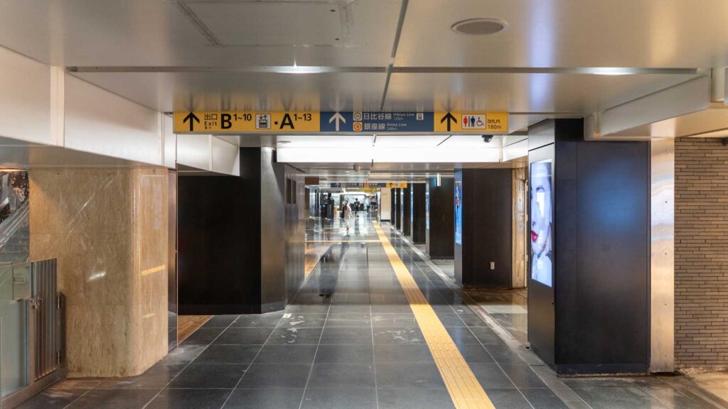 東京メトロ銀座駅の出口案内板